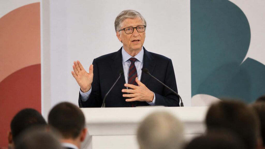 Bill Gates pide empleos ‘reservados a humanos’ frente a la IA