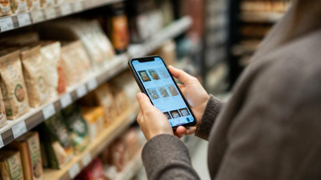 74% de compradores usan IA para descubrir productos, según informe de NIQ