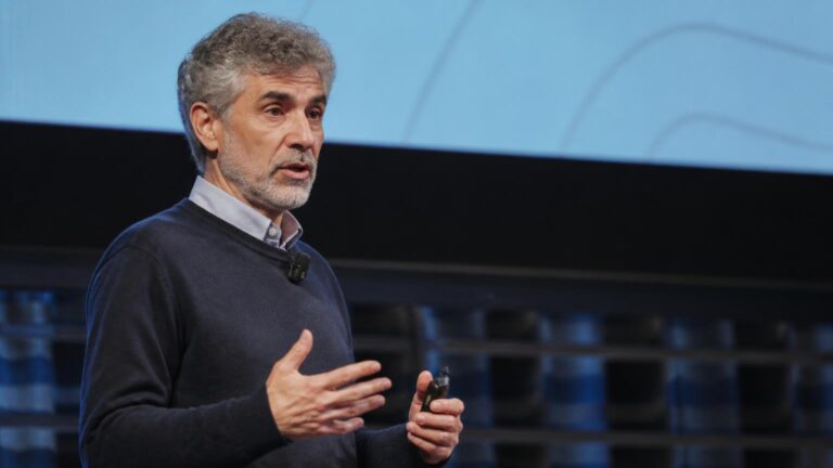 Yoshua Bengio advierte: riesgo de extinción humana más cercano